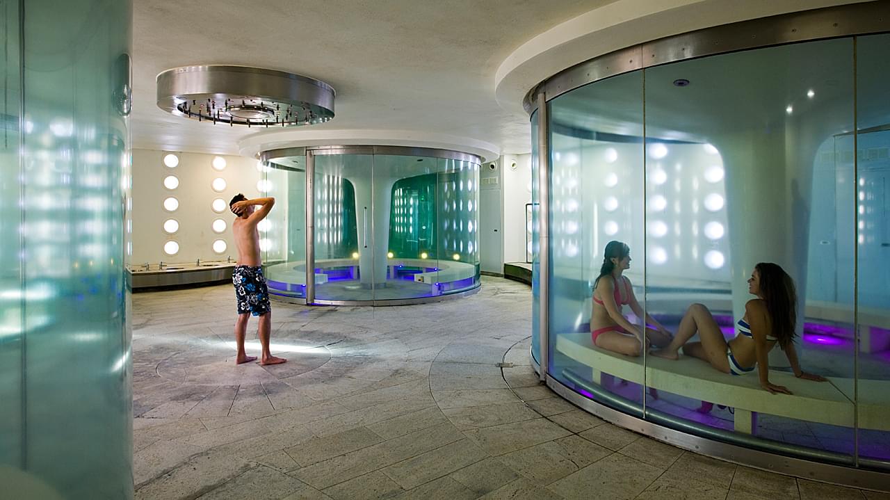 Steam rooms and shower