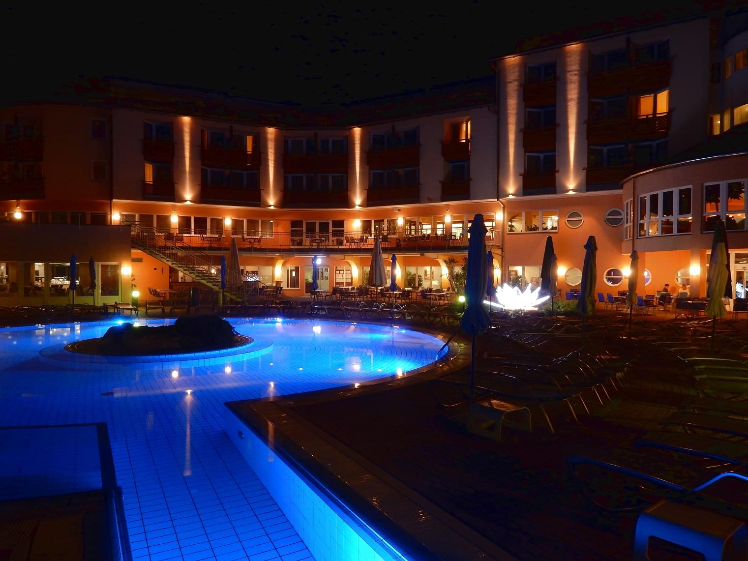 Heviz Lotus Therme hotel spa swimmingpool outdoor pool night review
