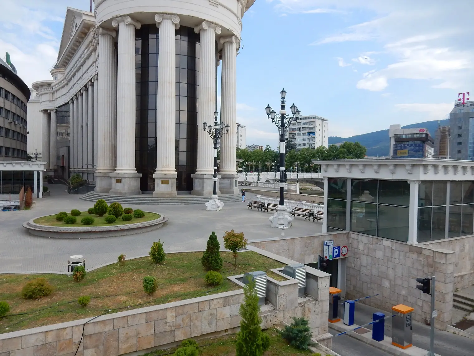 Skopje architecture, parking