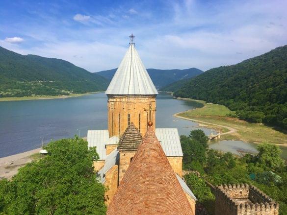Kirándulás Grúziában, Tbilisi, Ananuri erőd templom