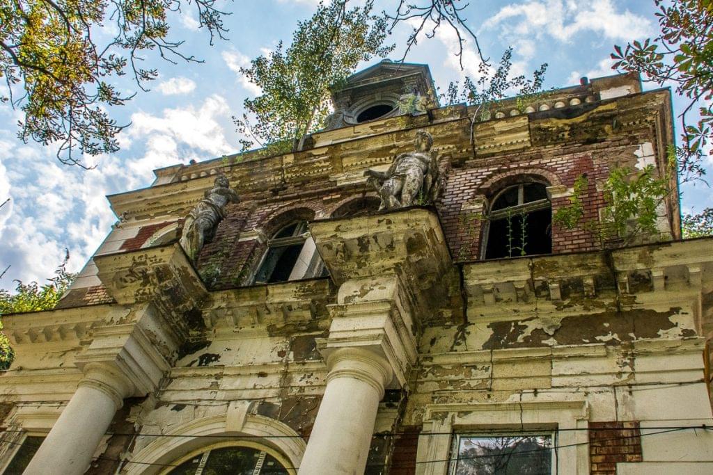 Herkulesfürdő bejárat