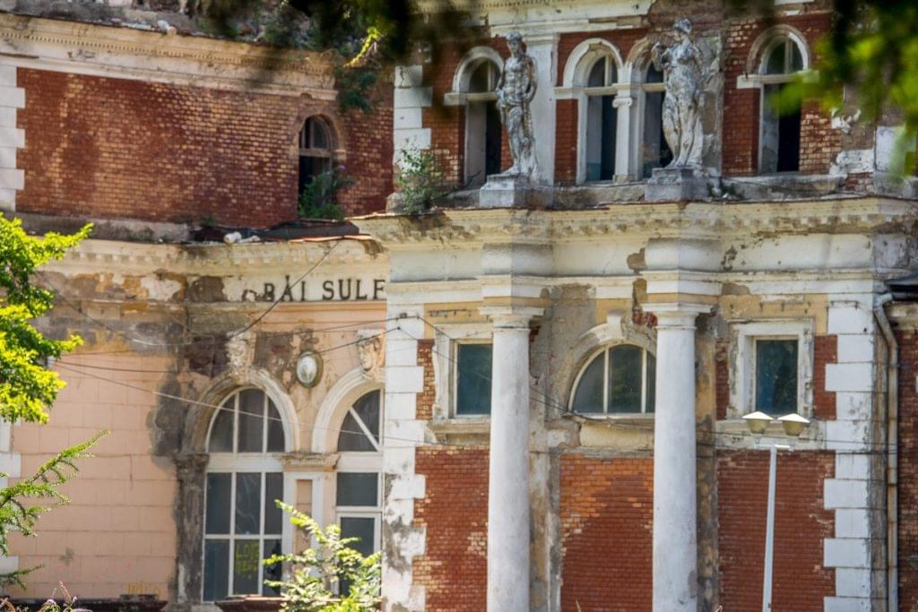 Herkulesfürdő szobrok