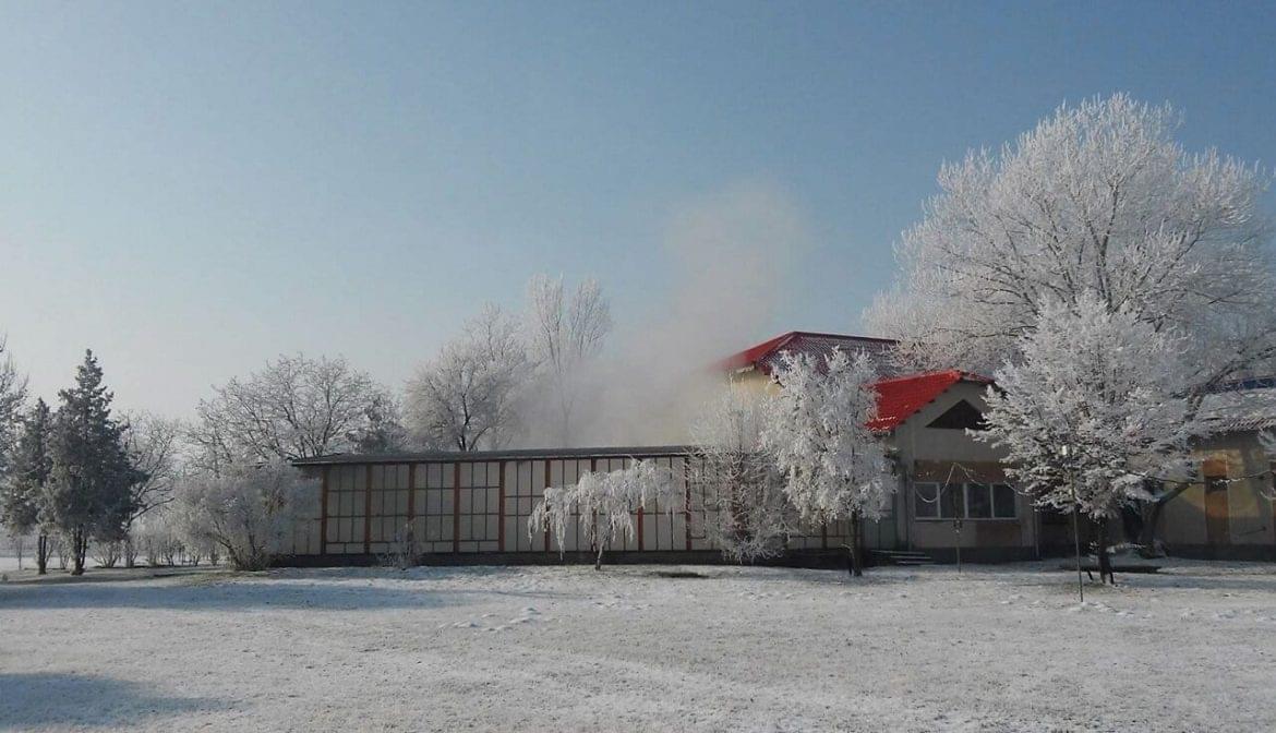 Nagybánhegyesi fürdő gyógyfürdő termál medence szélfogó felújítás