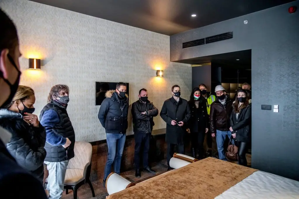 Tokaj luxus szálloda szoba képriport Minaro hotel sajtótájékoztató dr Koncz Zsófia országgyűlési képviselő