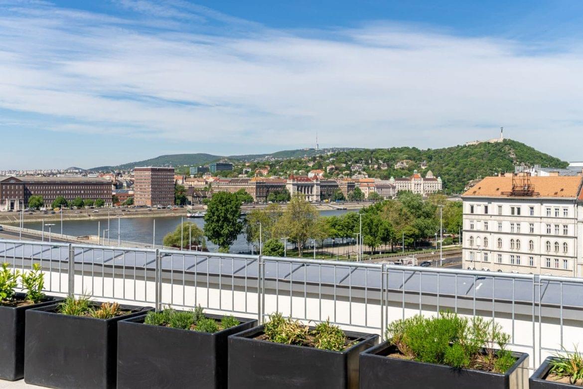 B&B Hotel Budapest Wing dunai panorámás szálloda Boráros tér