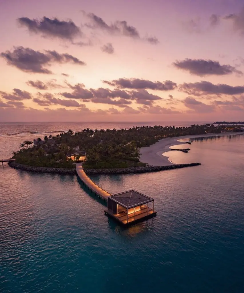 Ritz-Carlton Maldives Fari Islands kör alakú lebegő szálloda hotel