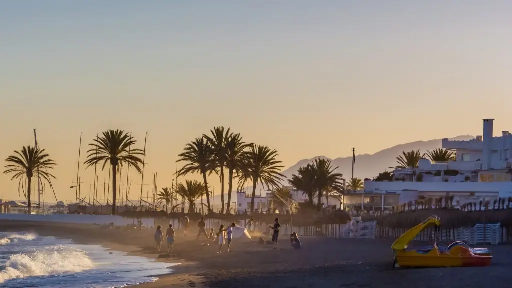 Marbella látnivalók strand spanyol tengerpart kiköltözik Orbán Ráhel