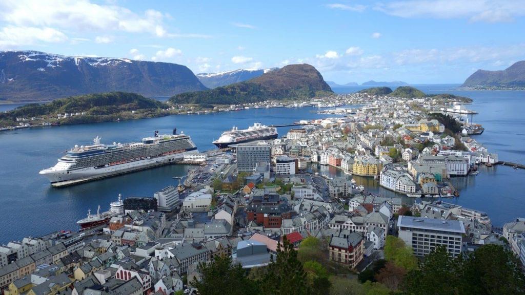 Norvégia újranyit minden korlátozást eltöröl felold normális élet