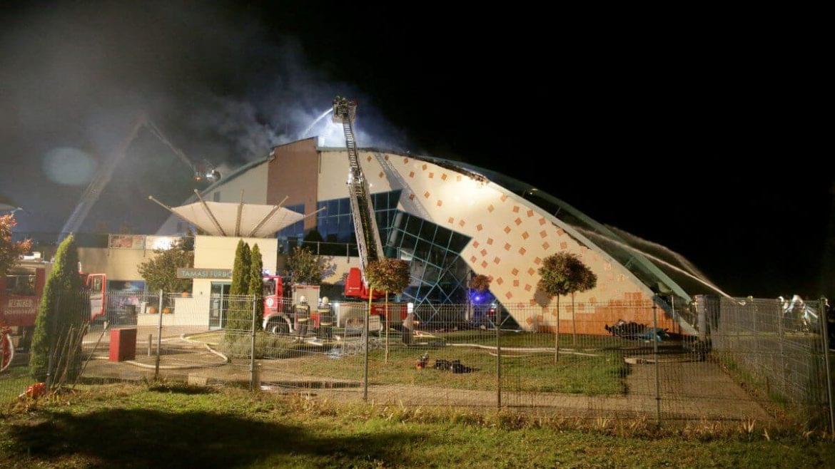 Tamási termálfürdő tűz tetőszerkezet leégett