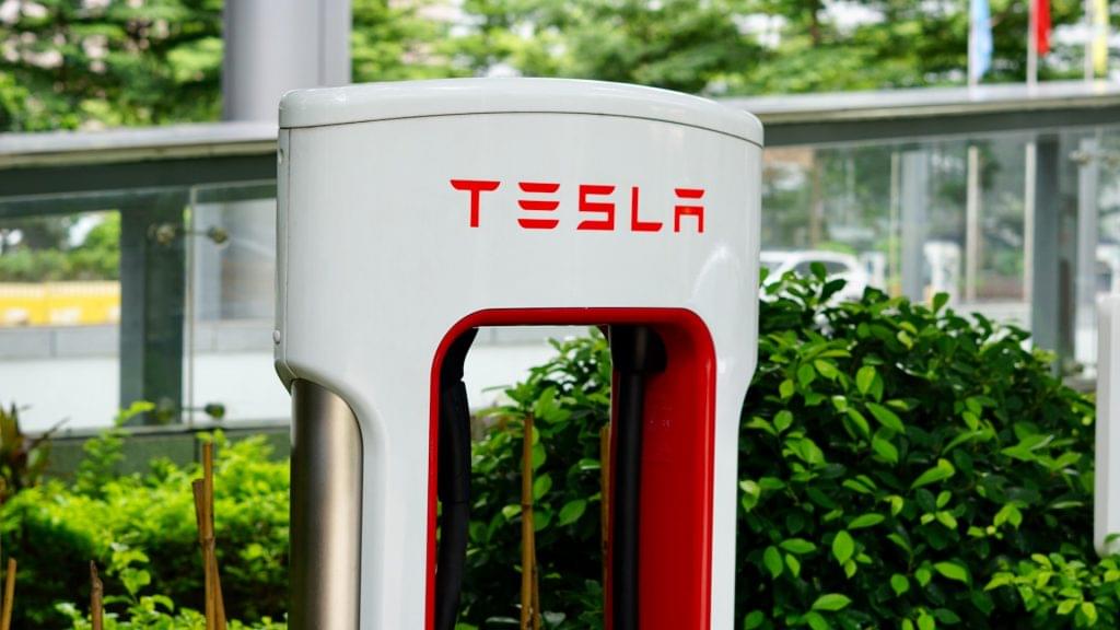 Hilton Tesla töltő telepítés
