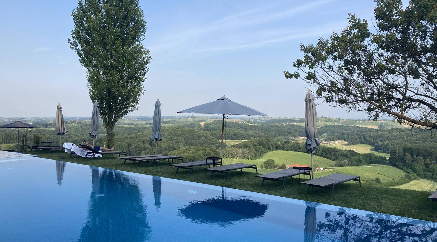 Szlovénia Jeruzalem Sibon Wine Spa Resort luxus szálloda medencéje