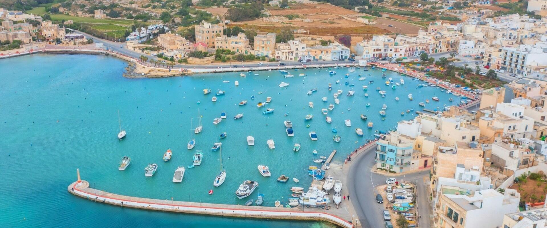 Pécs Málta repülővel