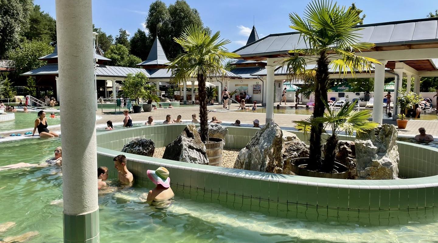 élményfürdő tófürdő parkfürdő Nyíregyháza fürdő Aquarius