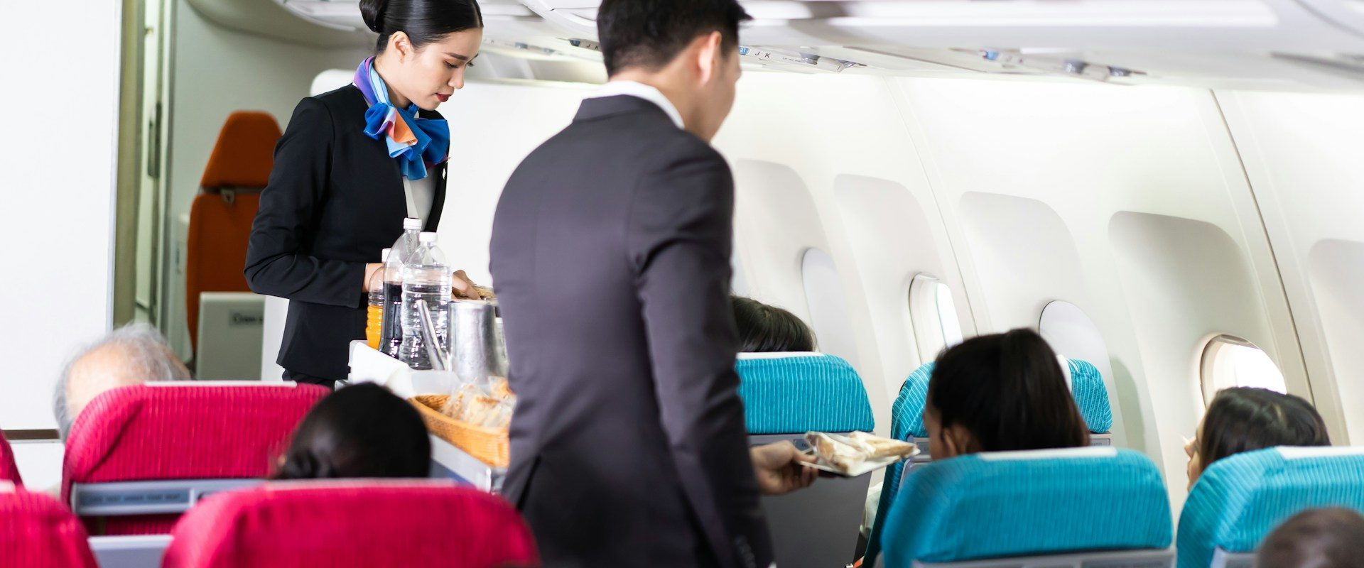 Singapore Airlines fedélzeti kiszolgálás biztonsági öv jelzés