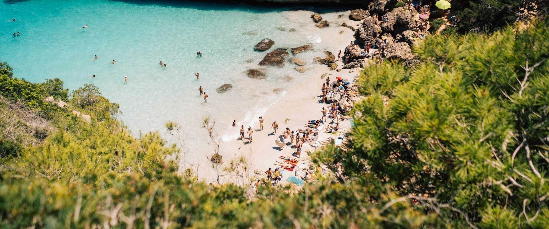 mallorca strand lezárás tüntetés