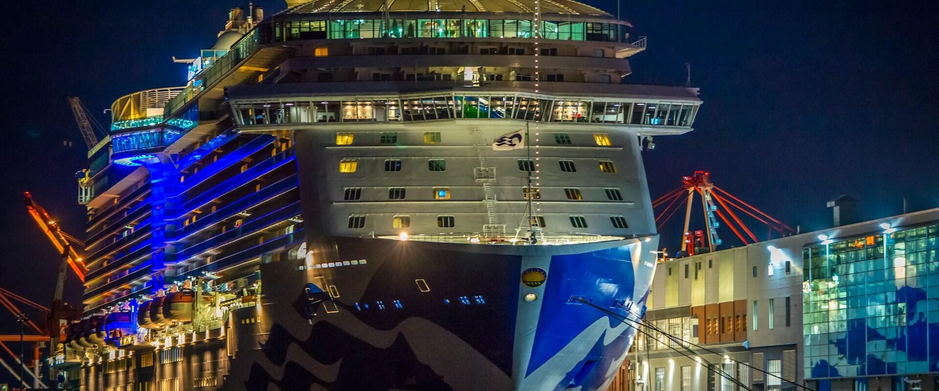 óceánjáró klímaaktivisták Ijmuiden