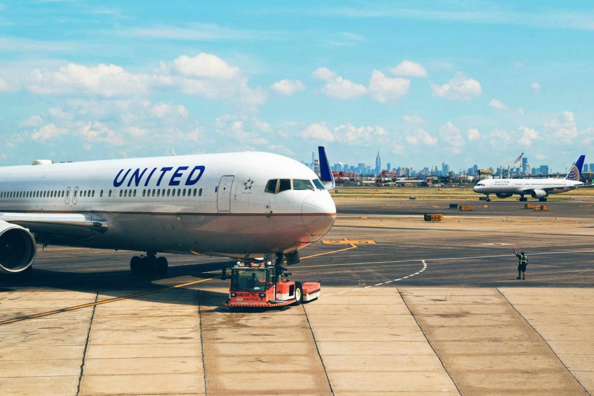 united airlines pilóta útlevél