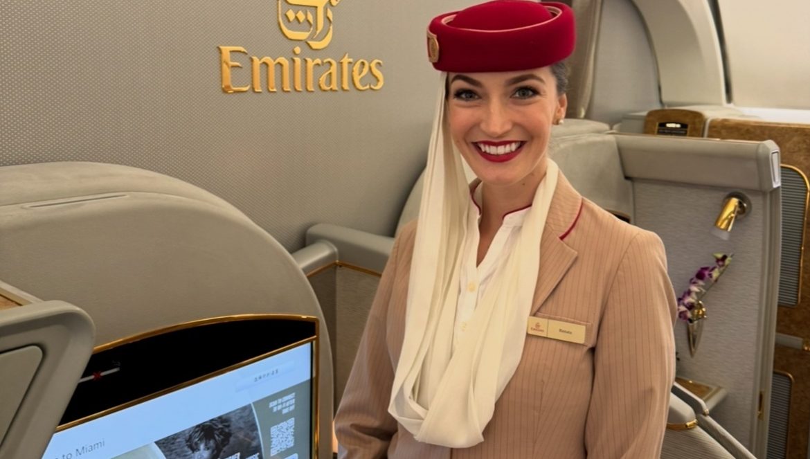 mit rejt egy légiutas-kísérő bőröndje