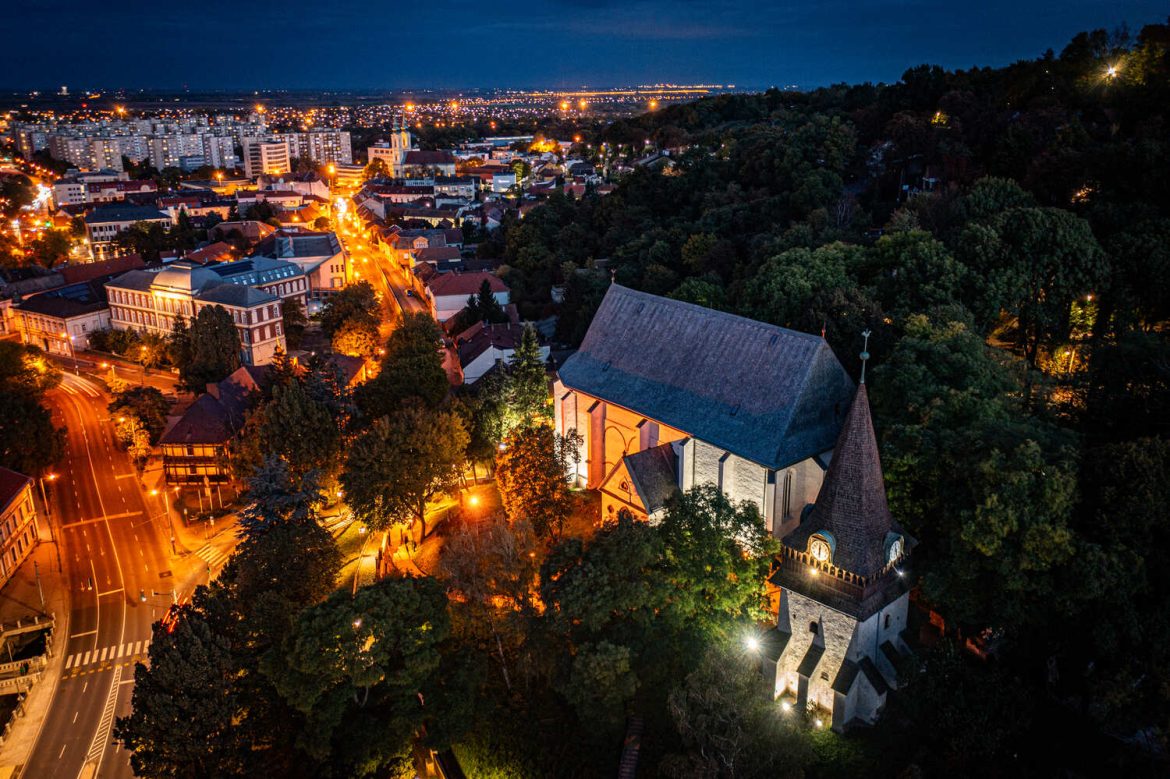 miskolc-avasi-reformatus-templom-diszkivilagitas Miskolc Avasi református templom díszkivilágítás