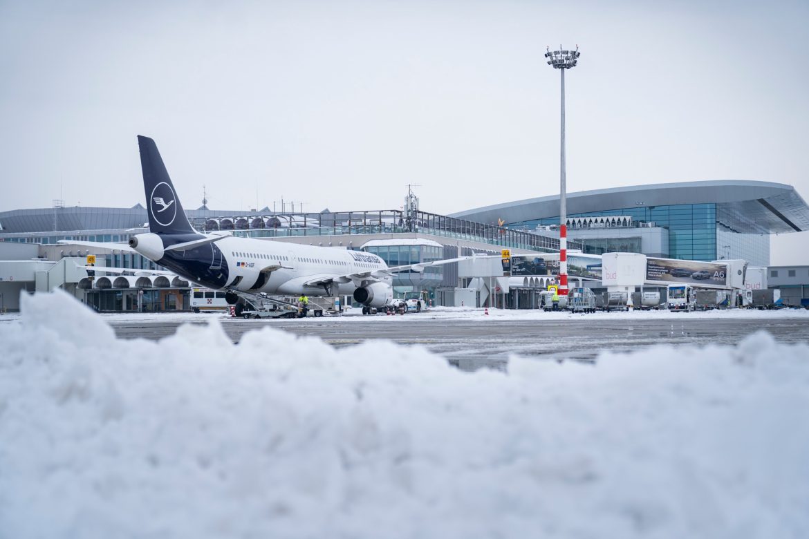 ónos eső Liszt Ferenc repülőtér leállt
