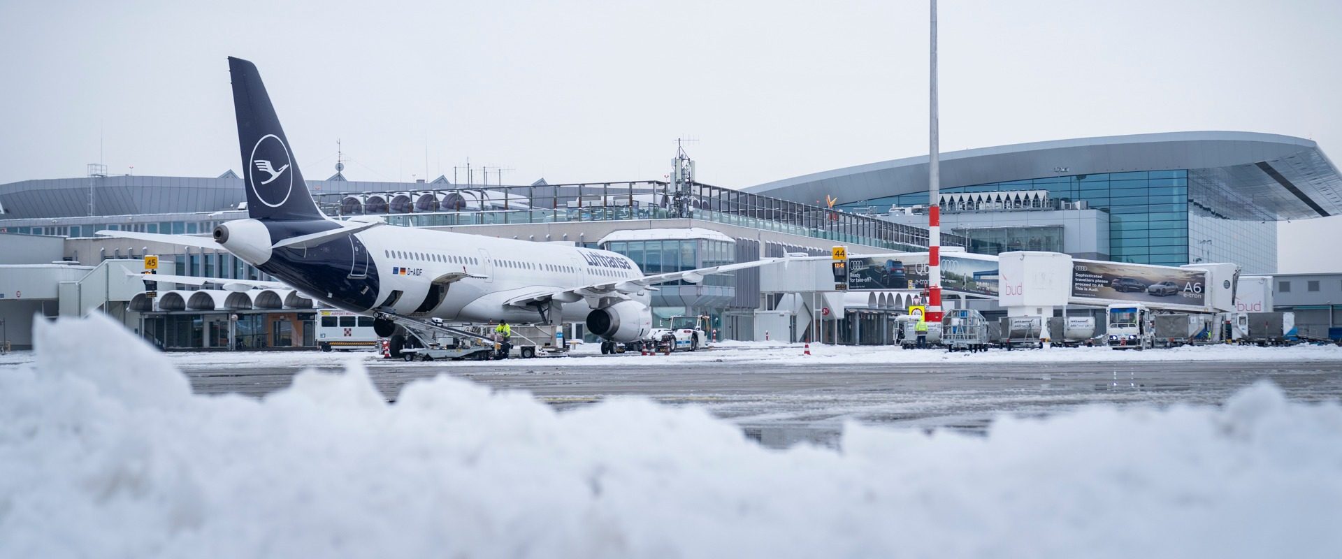 ónos eső Liszt Ferenc repülőtér leállt