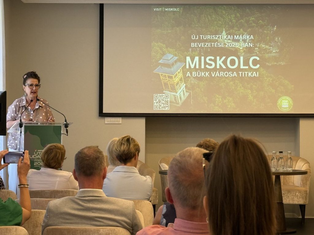 Fekete-Angyal Enikő előadása a Visit Hungary Fenntarthatósági Roadshow miskolci állomásán