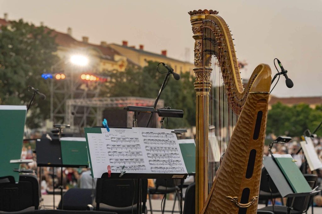 Hárfa a Zagreb Classic fesztivál színpadán Zágrábban