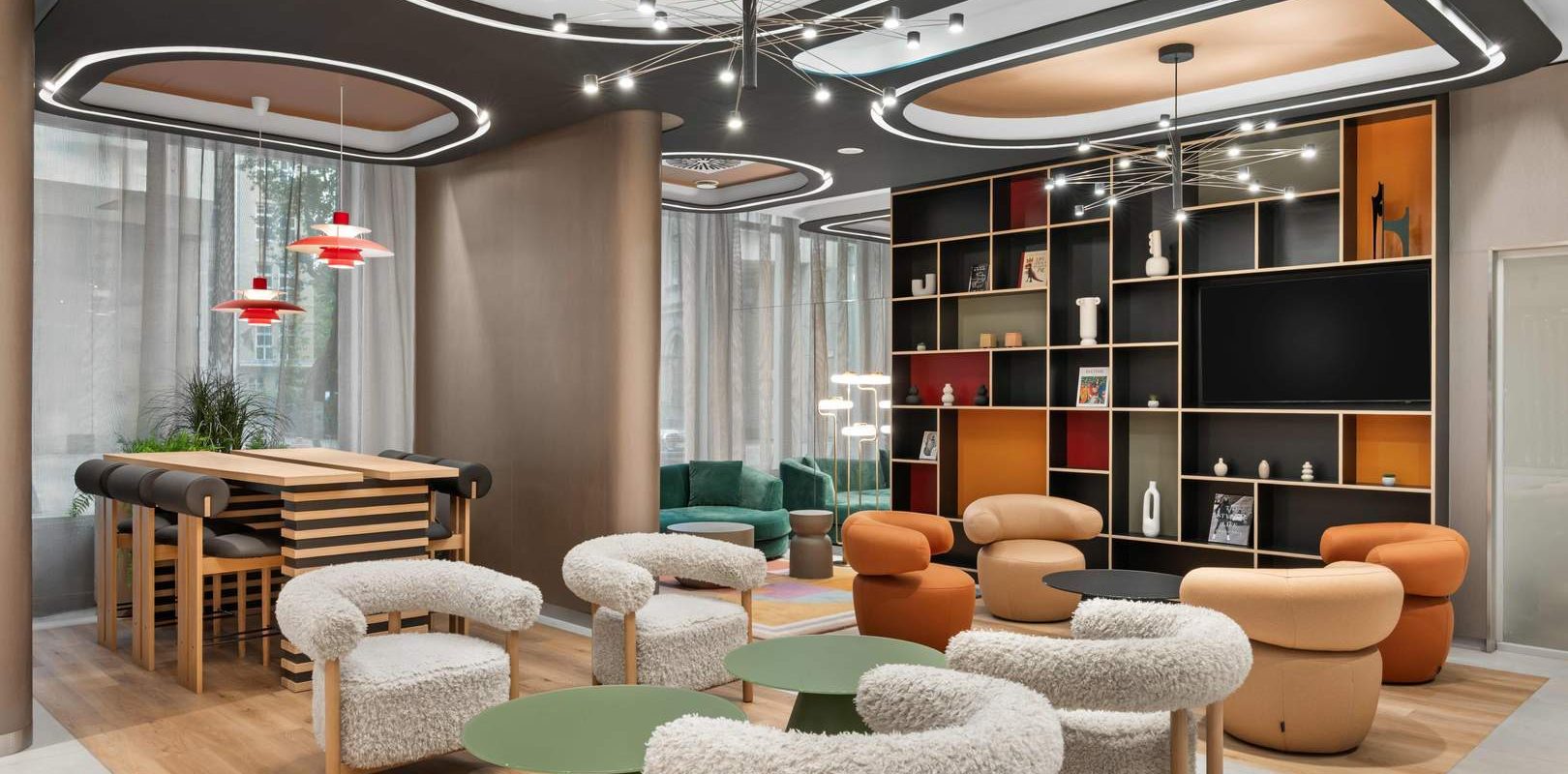 Hotel Erzsébet City Center Budapest felújított recepciója a Radisson Individuals márka magyarországi debütálása előtt