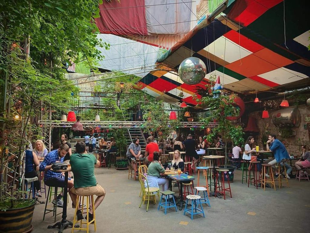 Európa legjobb bárja Szimpla Kert Budapest